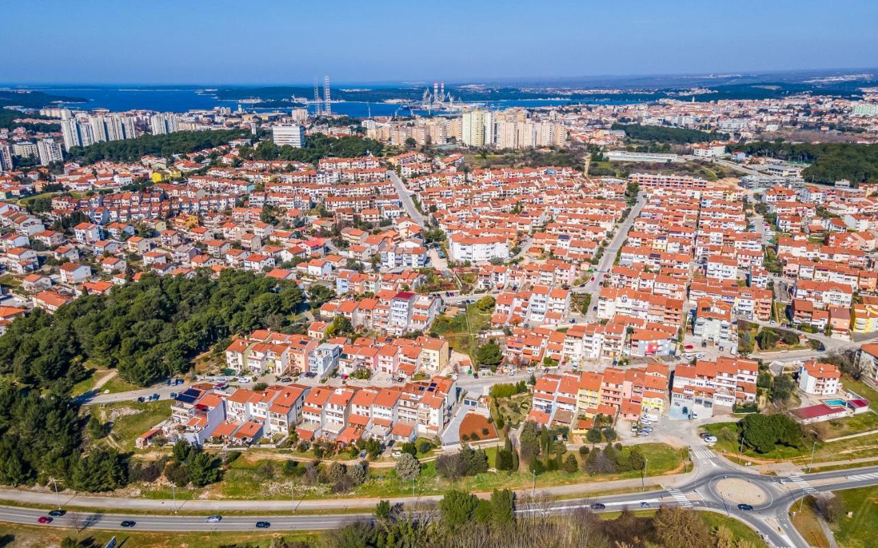 Blue Pula, New, Family Friendly, Comfortable, Free Parking And Wifi Apartman Pula
