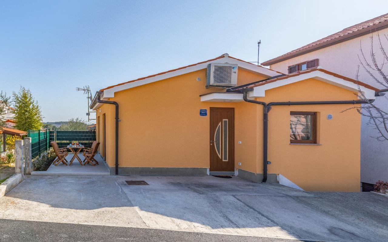 Blue Pula, New, Family Friendly, Comfortable, Free Parking And Wifi * Pula