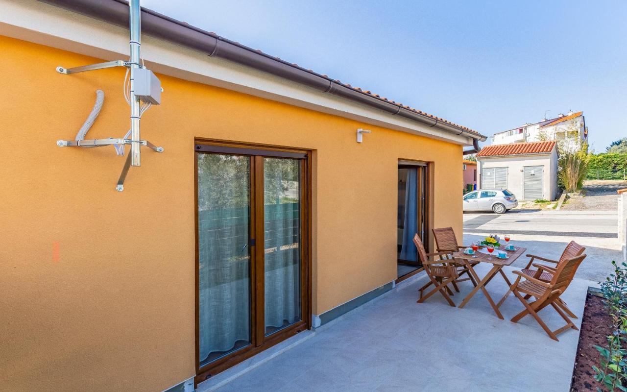 Blue Pula, New, Family Friendly, Comfortable, Free Parking And Wifi * Pula