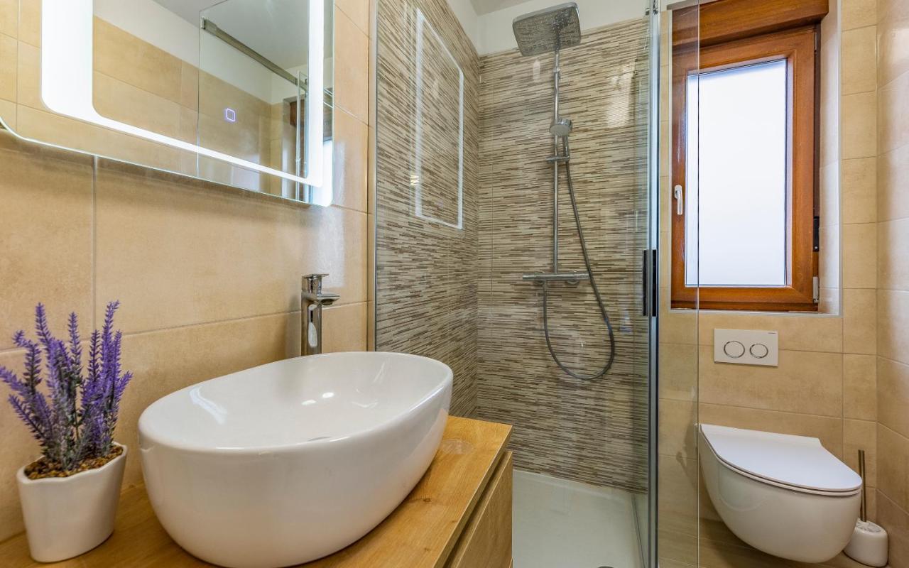 Blue Pula, New, Family Friendly, Comfortable, Free Parking And Wifi Apartman Pula