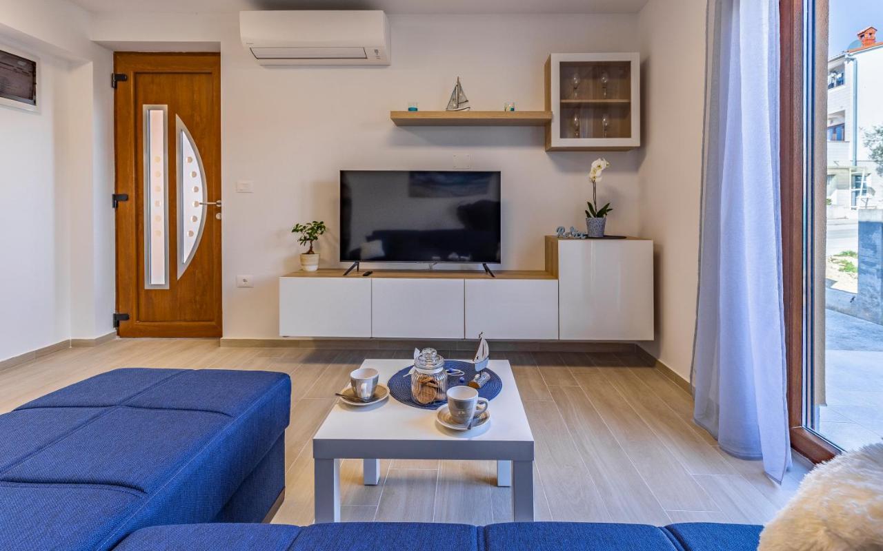 Blue Pula, New, Family Friendly, Comfortable, Free Parking And Wifi * Pula