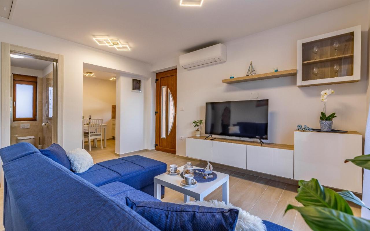 Blue Pula, New, Family Friendly, Comfortable, Free Parking And Wifi *