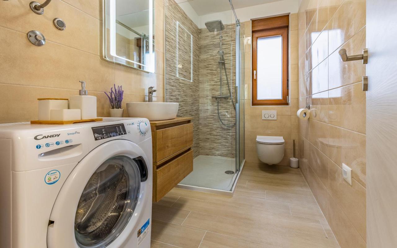 Blue Pula, New, Family Friendly, Comfortable, Free Parking And Wifi *