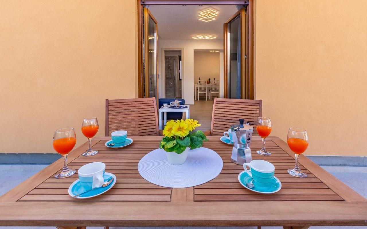 Blue Pula, New, Family Friendly, Comfortable, Free Parking And Wifi Apartment