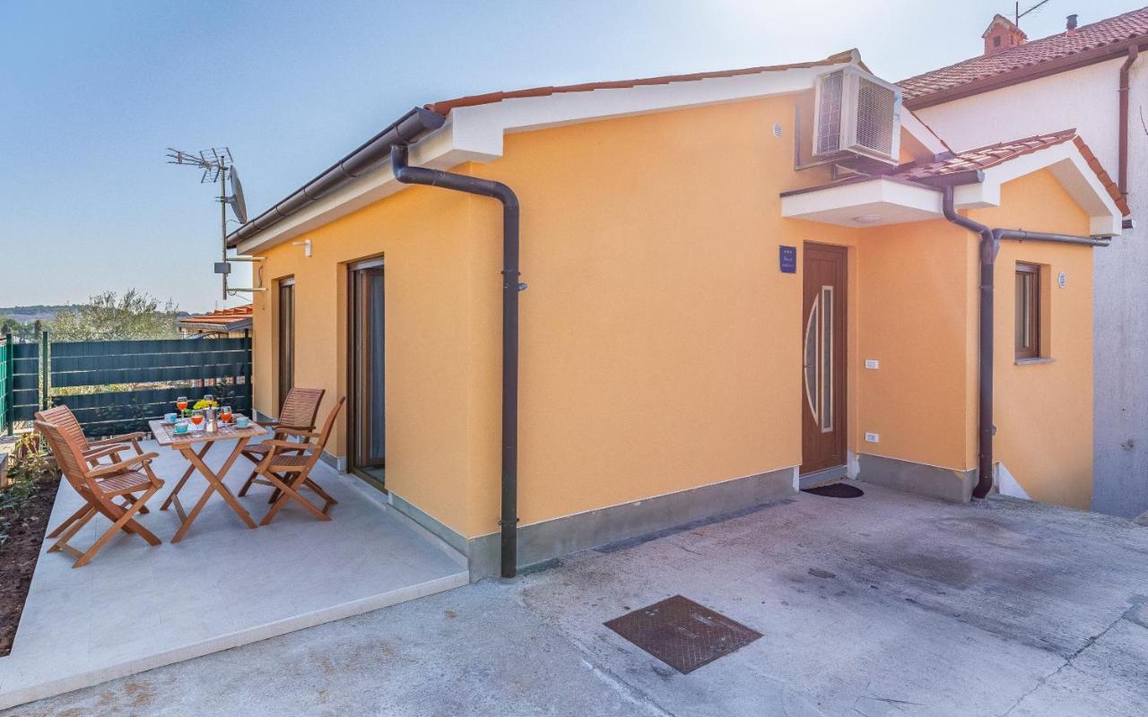 Blue Pula, New, Family Friendly, Comfortable, Free Parking And Wifi Pula