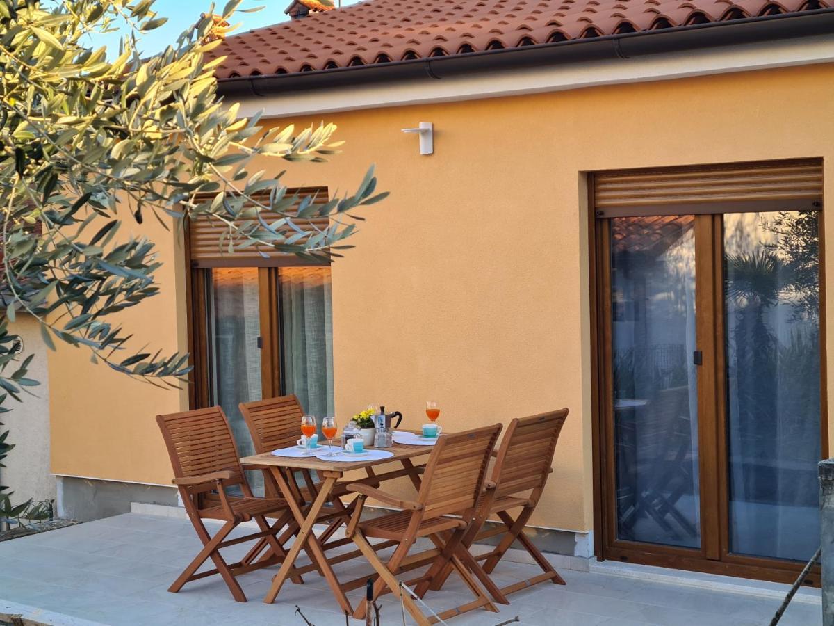 Blue Pula, New, Family Friendly, Comfortable, Free Parking And Wifi